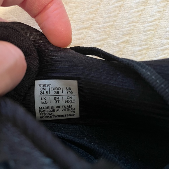 ASICS GEL-NIMBUS 24, BLACK/PURE SILVER - Women’s Running Shoe - 7.5 medium - Picture 4 of 9